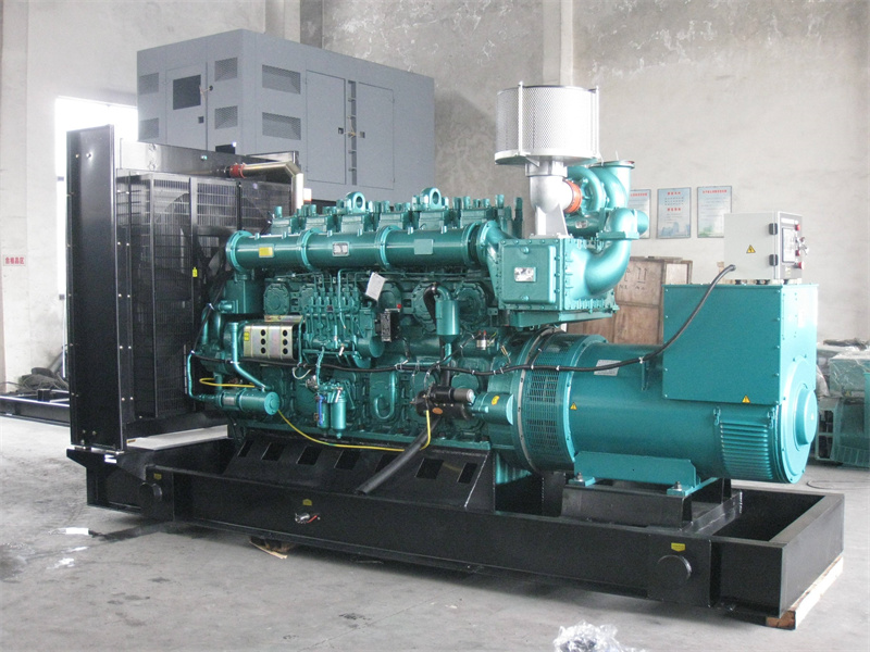 高台200KW 柴油发电机的油耗是多少？